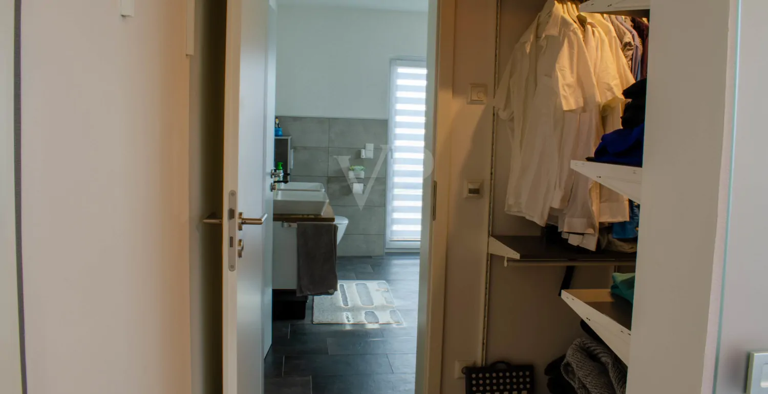 Durchgang Ankleide Badezimmer