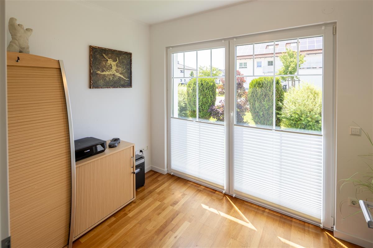 Büro EG