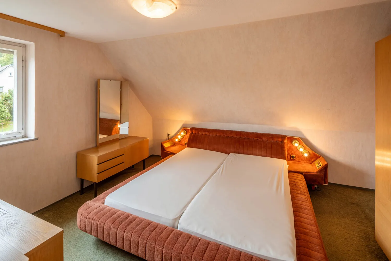 Schlafzimmer DG
