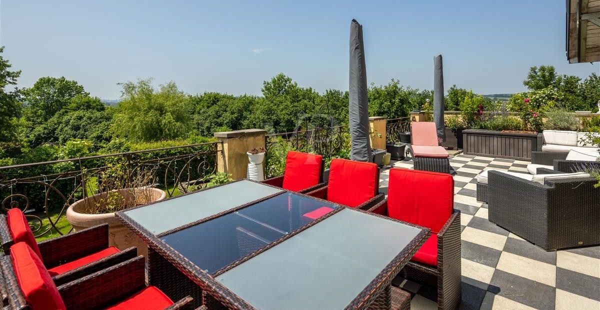ö Terrasse 1. OG