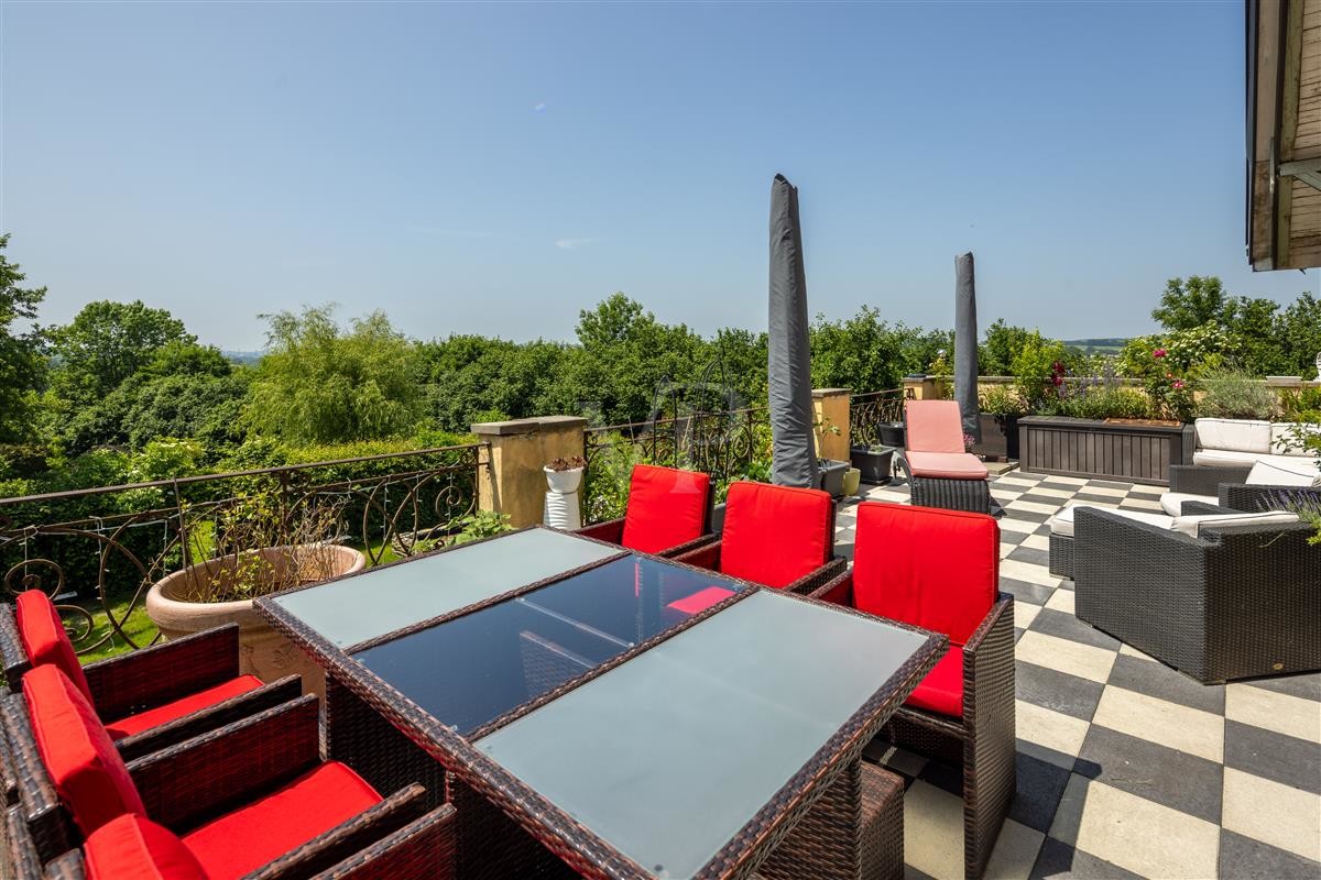 ö Terrasse 1. OG