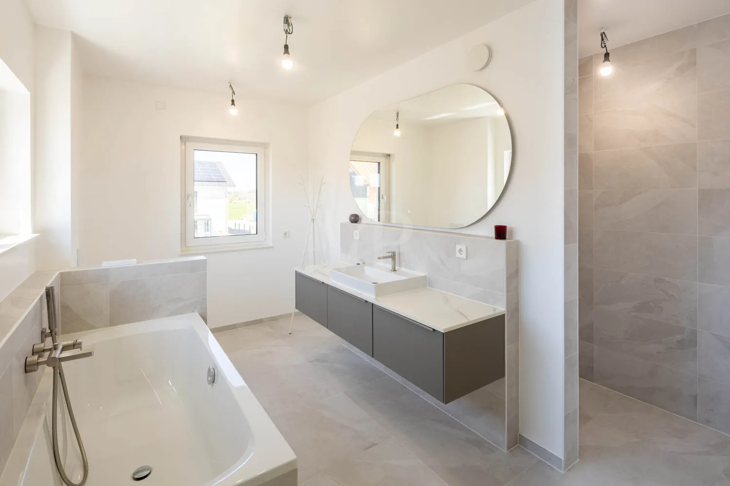 Masterbad mit Dusche & Wanne