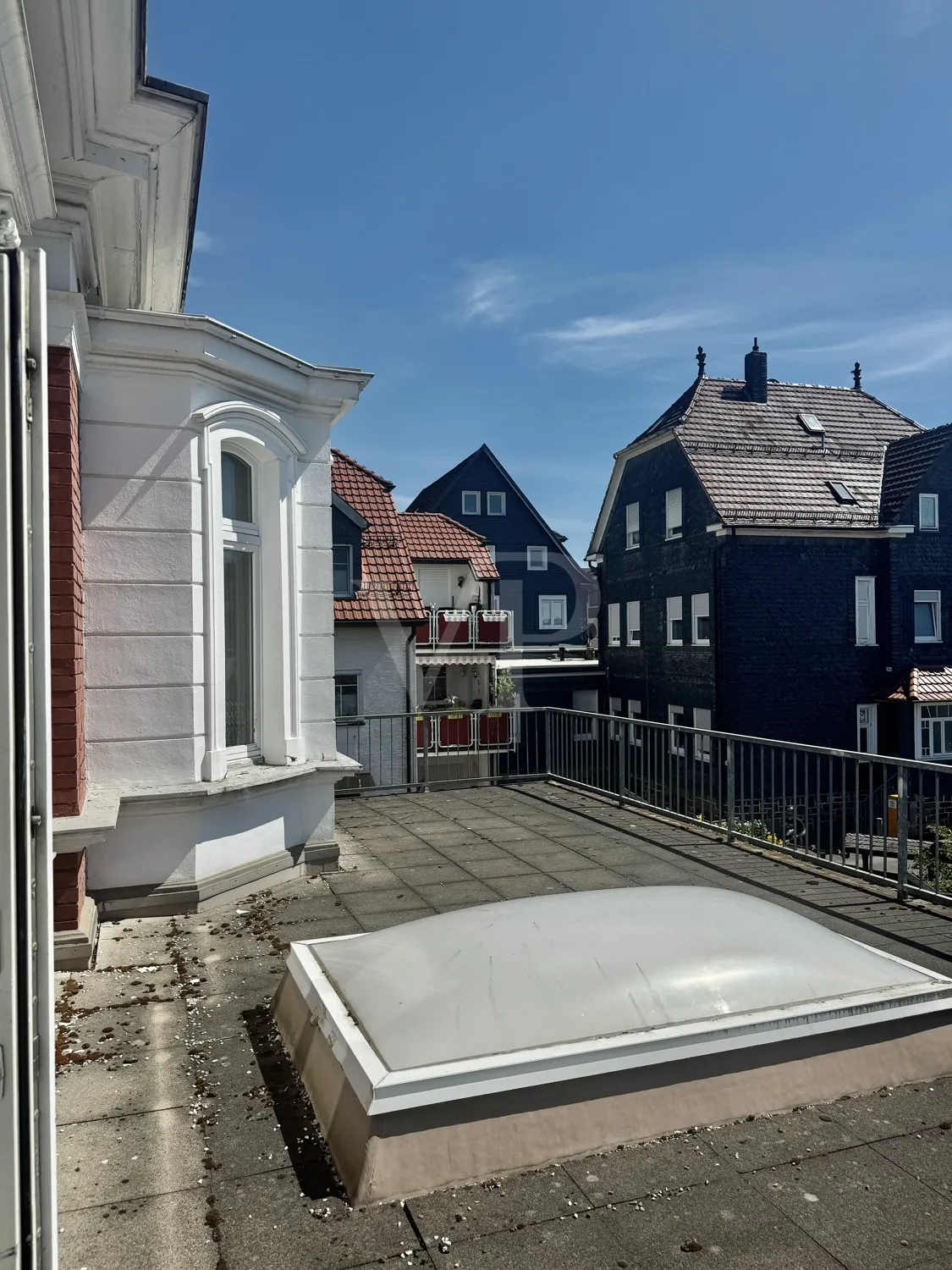 Elegante Villa mit zeitlosem Charme und großzügigem Garten/Parkplatz