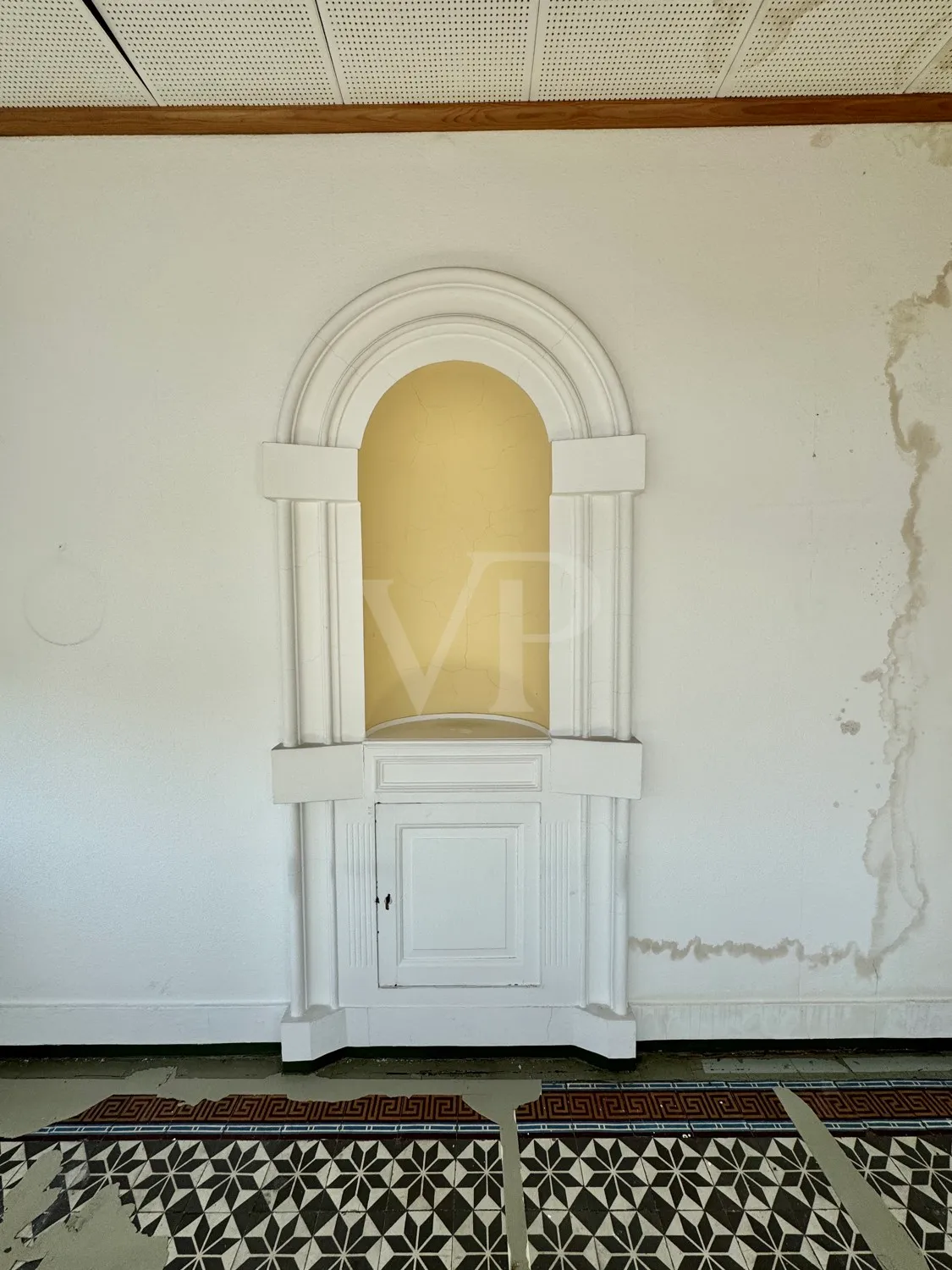 Elegante Villa mit zeitlosem Charme und großzügigem Garten/Parkplatz