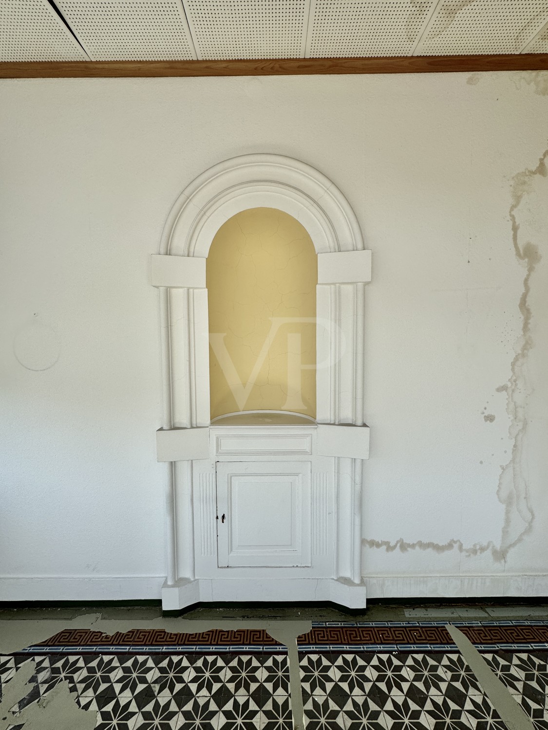 Elegante Villa mit zeitlosem Charme und großzügigem Garten/Parkplatz