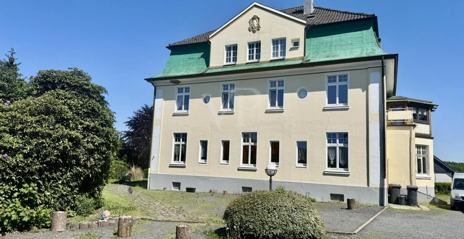 Historische Fabrikantenvilla im Zentrum von Hückeswagen