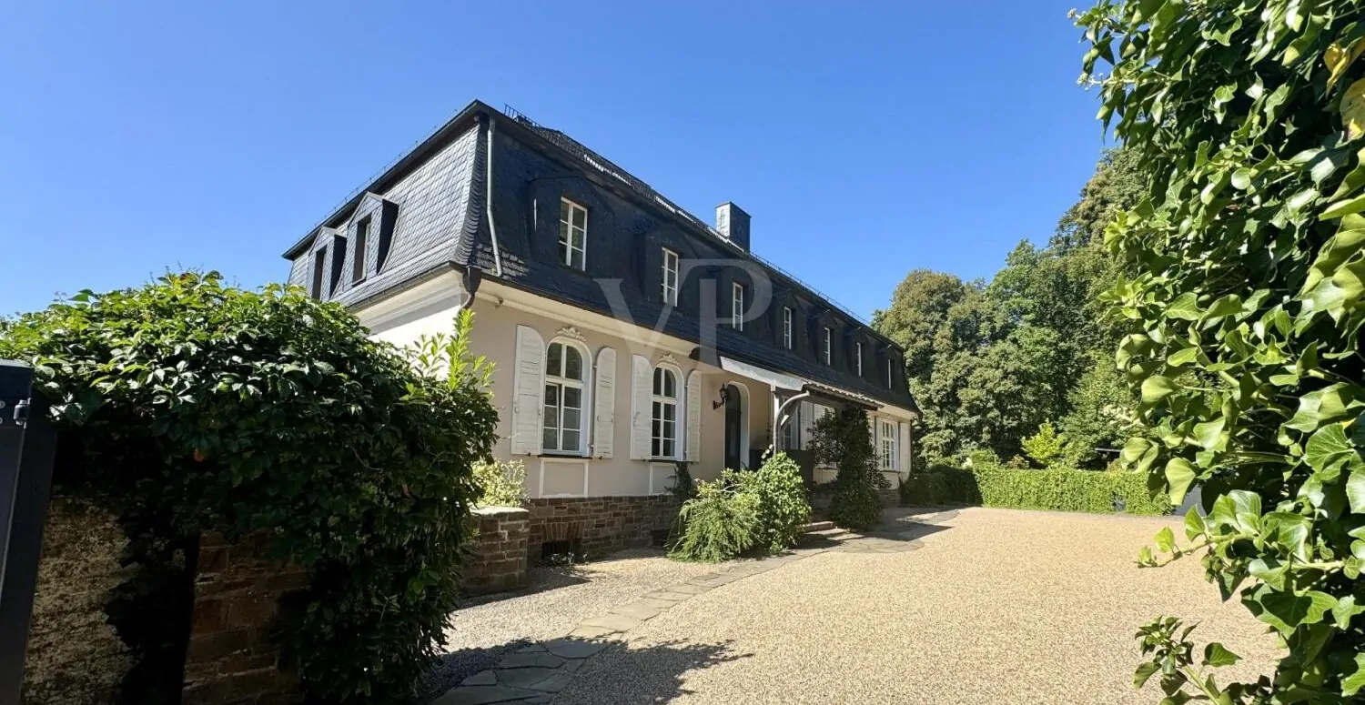 Historisch einzigartige Villa komplett saniert im Bergischen