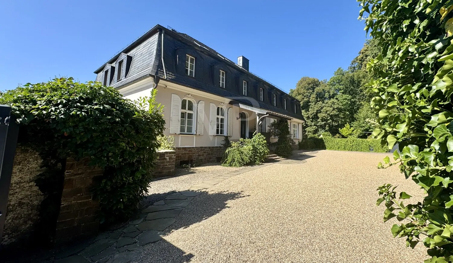 Historisch einzigartige Villa komplett saniert im Bergischen