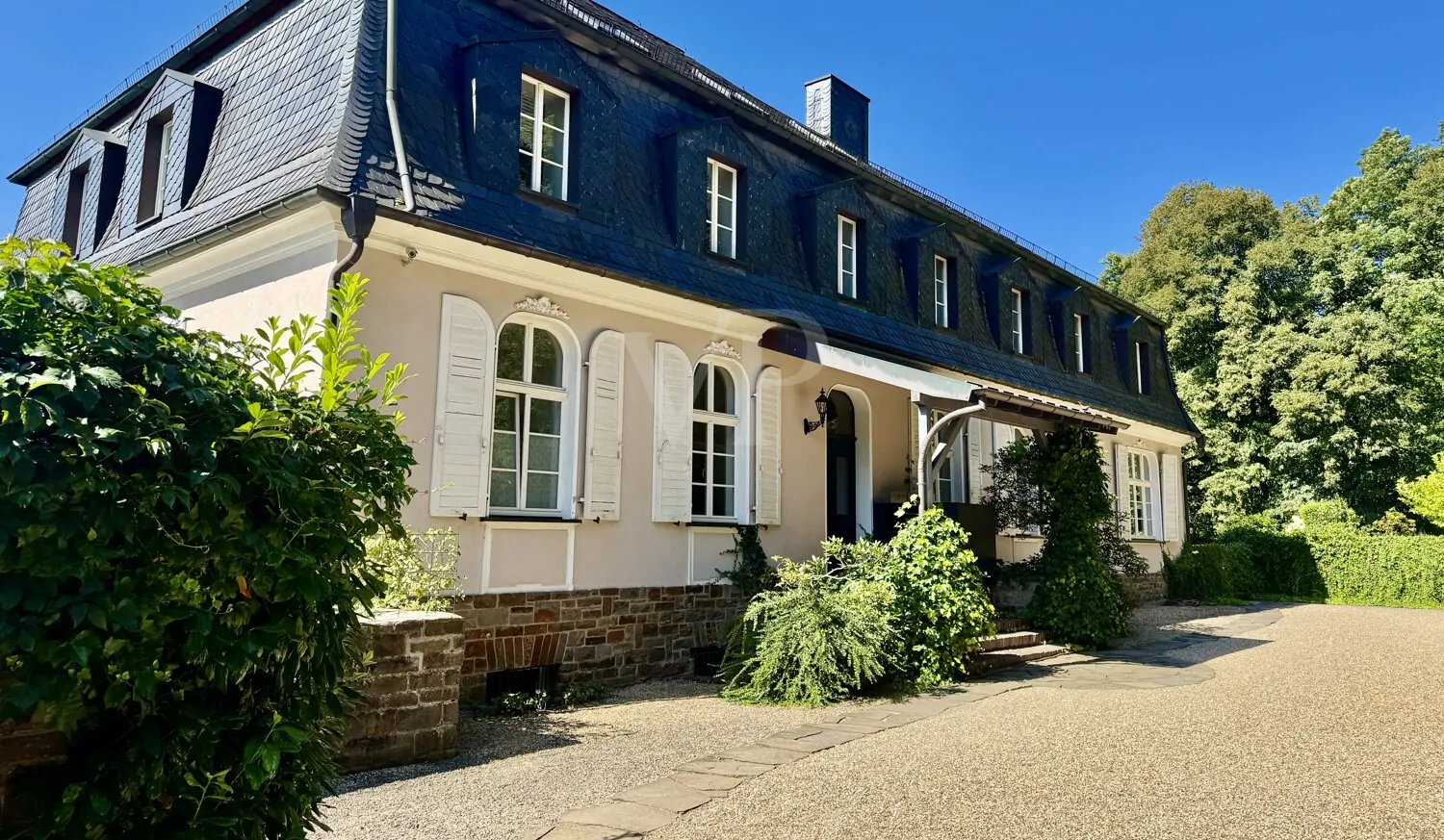 Historisch einzigartige Villa komplett saniert im Bergischen