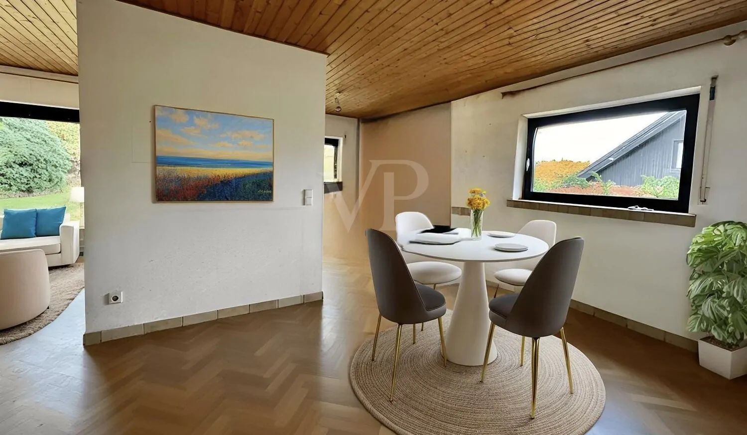 Eßzimmer mit KI Parkett