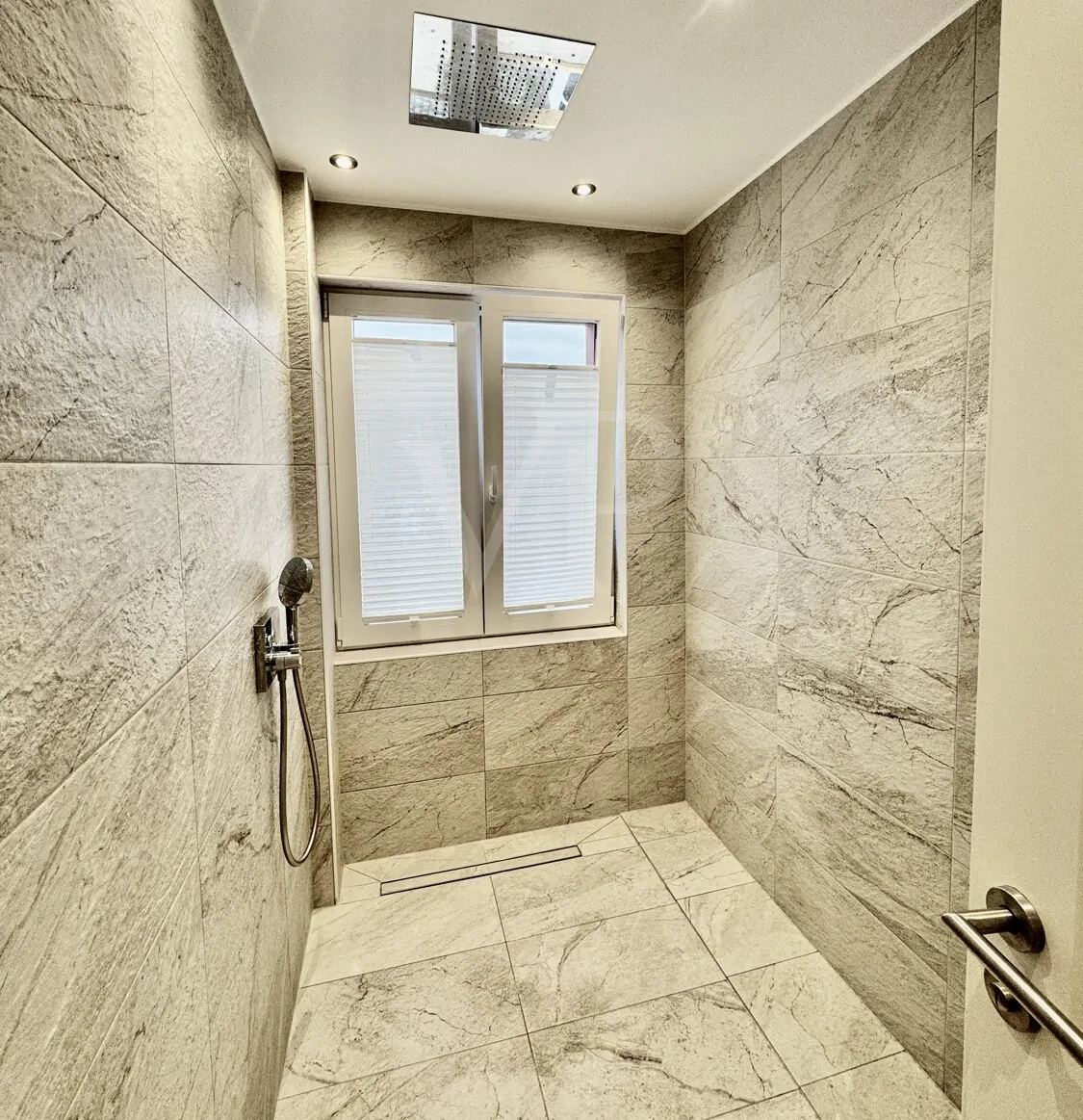 Über den Dächern von Engelskirchen Wohngeschäftshaus