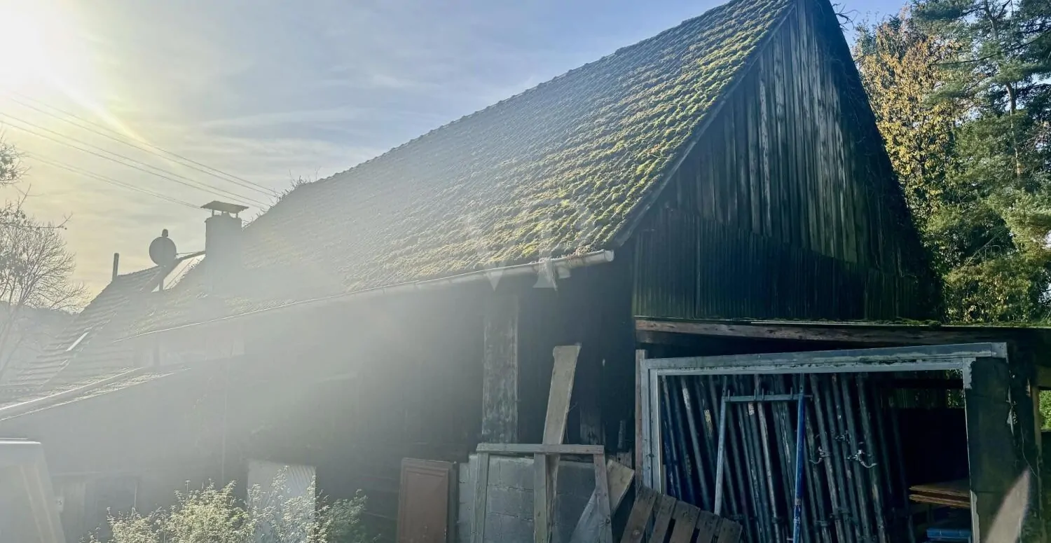Historische Scheune auf großem Baugrundstück