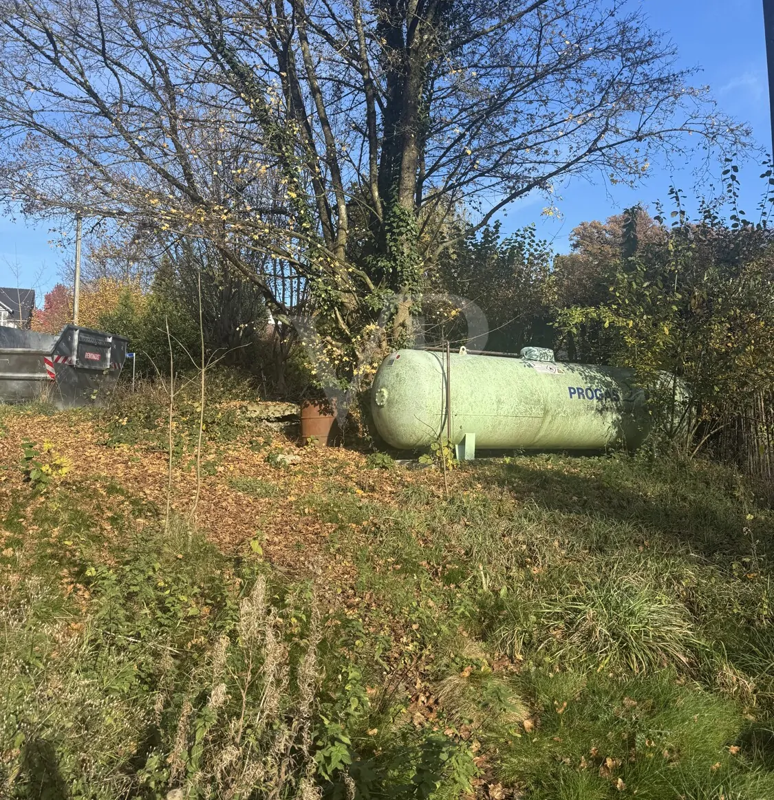 Historische Scheune auf großem Baugrundstück