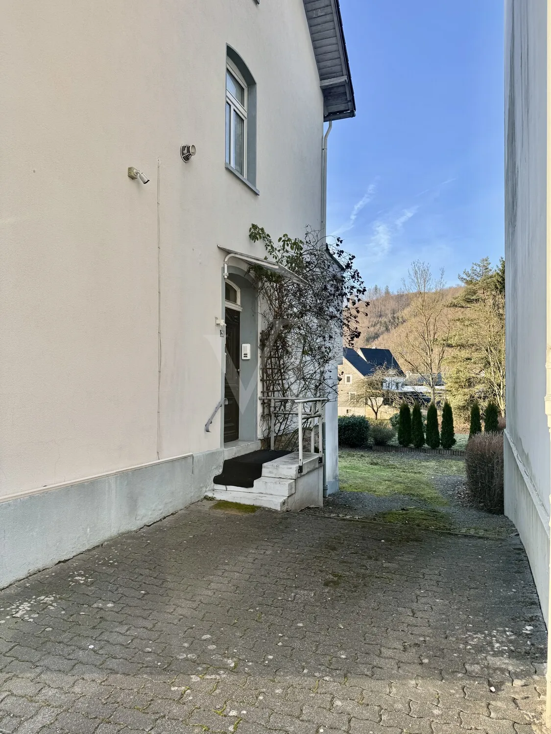 Zweifamilienhaus mit Geschäftslokal