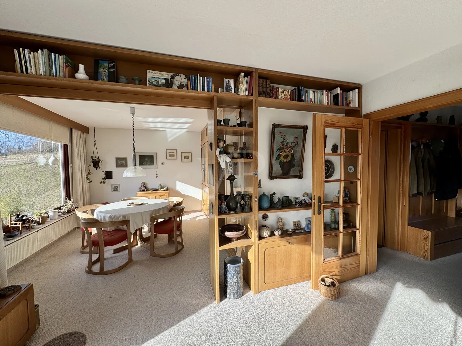 Wohnzimmer mit Blick ins Esszimmer