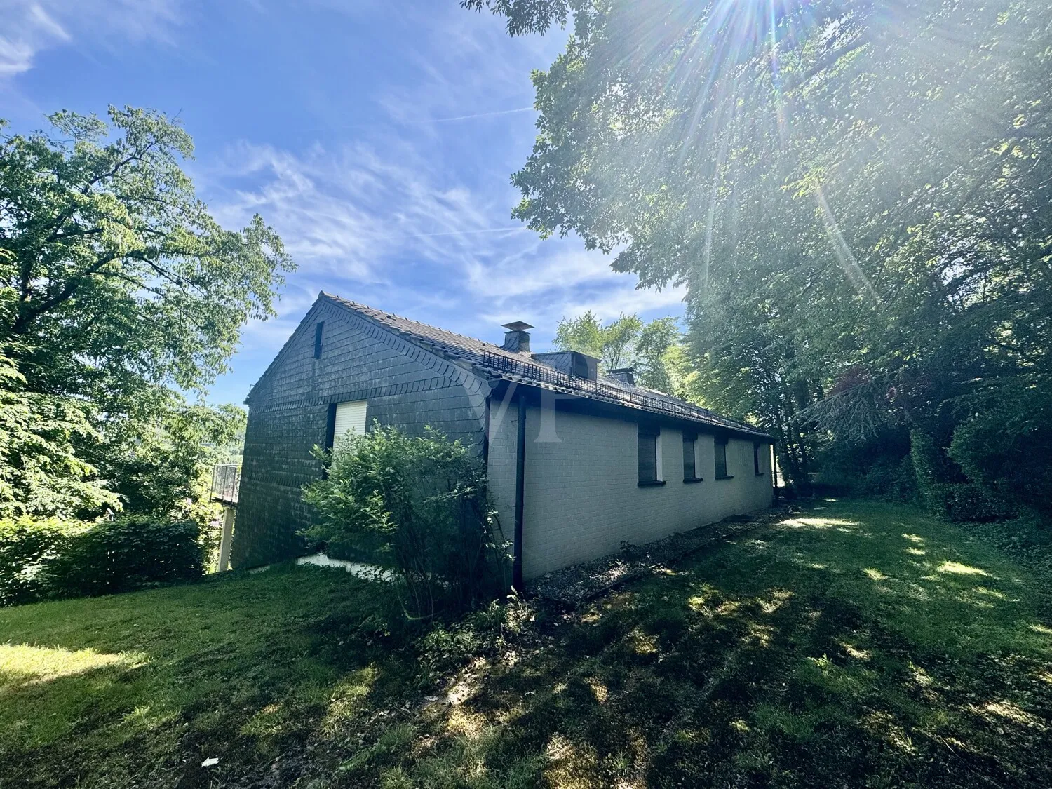 Architektonische Villa mit Seltenheitswert und außergewöhnlichem Grundstückspotenzial