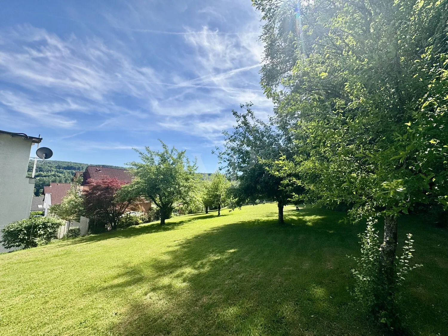 Architektonische Villa mit Seltenheitswert und außergewöhnlichem Grundstückspotenzial
