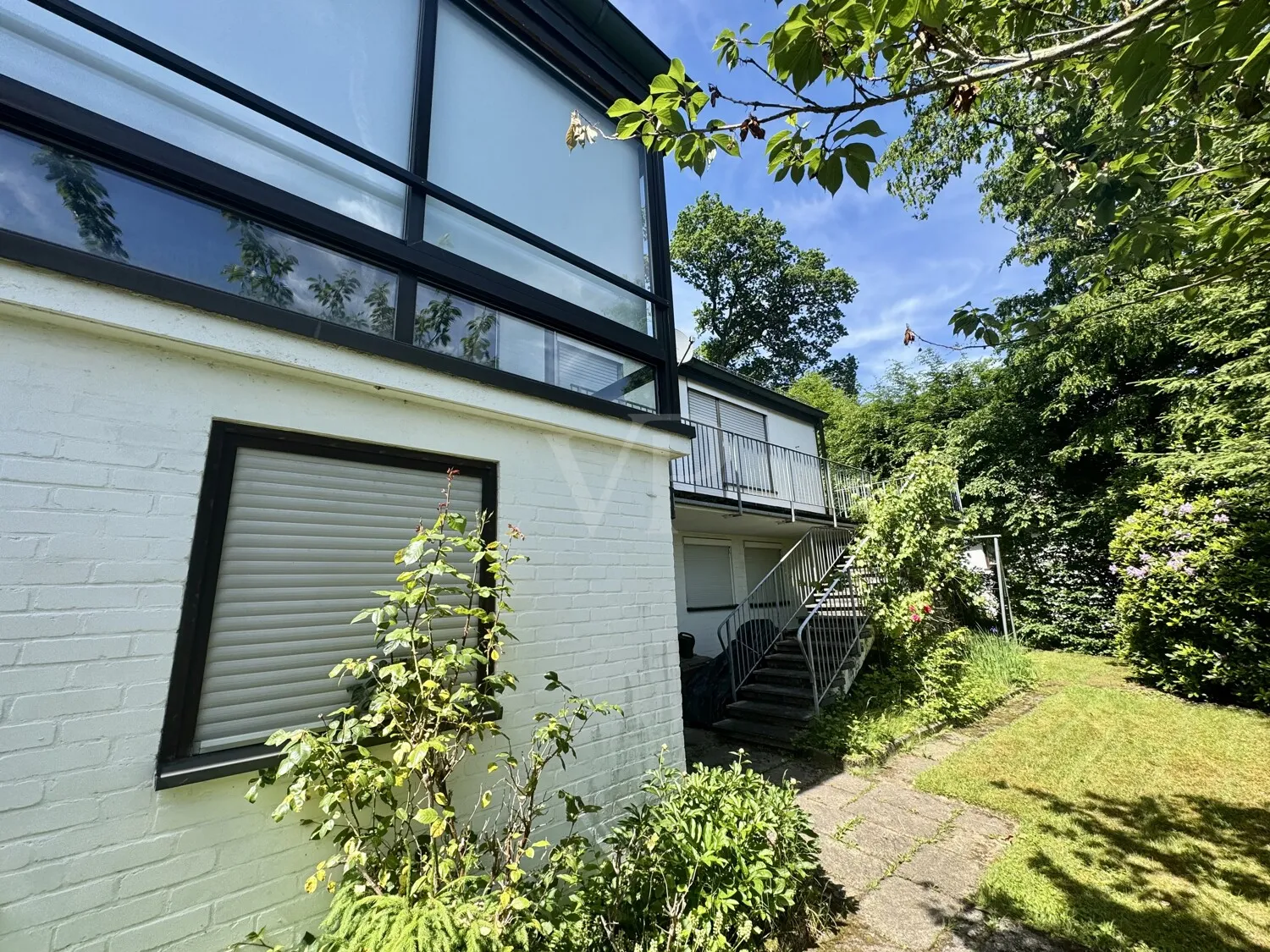 Architektonische Villa mit Seltenheitswert und außergewöhnlichem Grundstückspotenzial