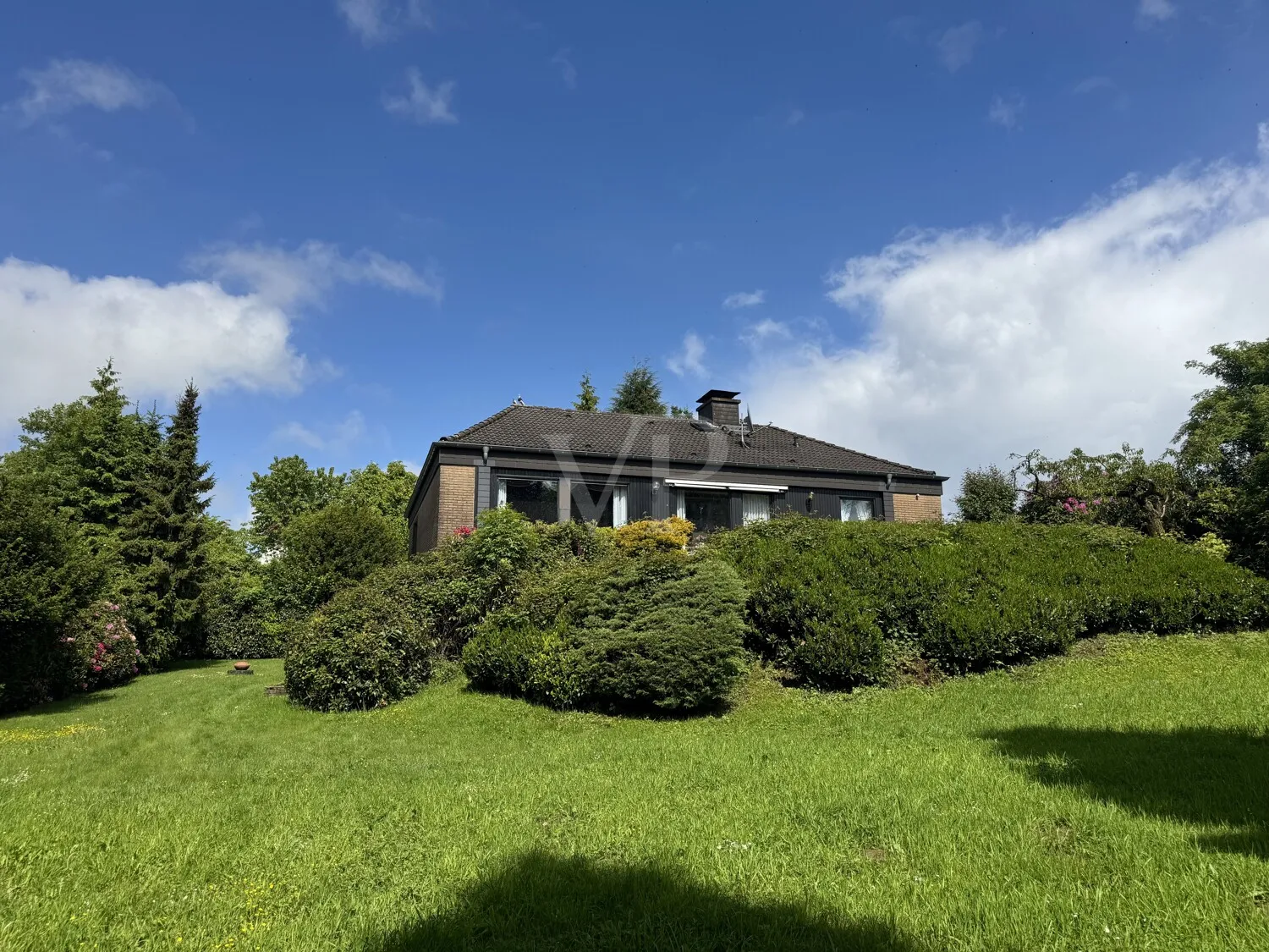 Wohnen in traumhafter Randlage –  mit unverbaubarem Naturblick in Marienheide-Müllenbach