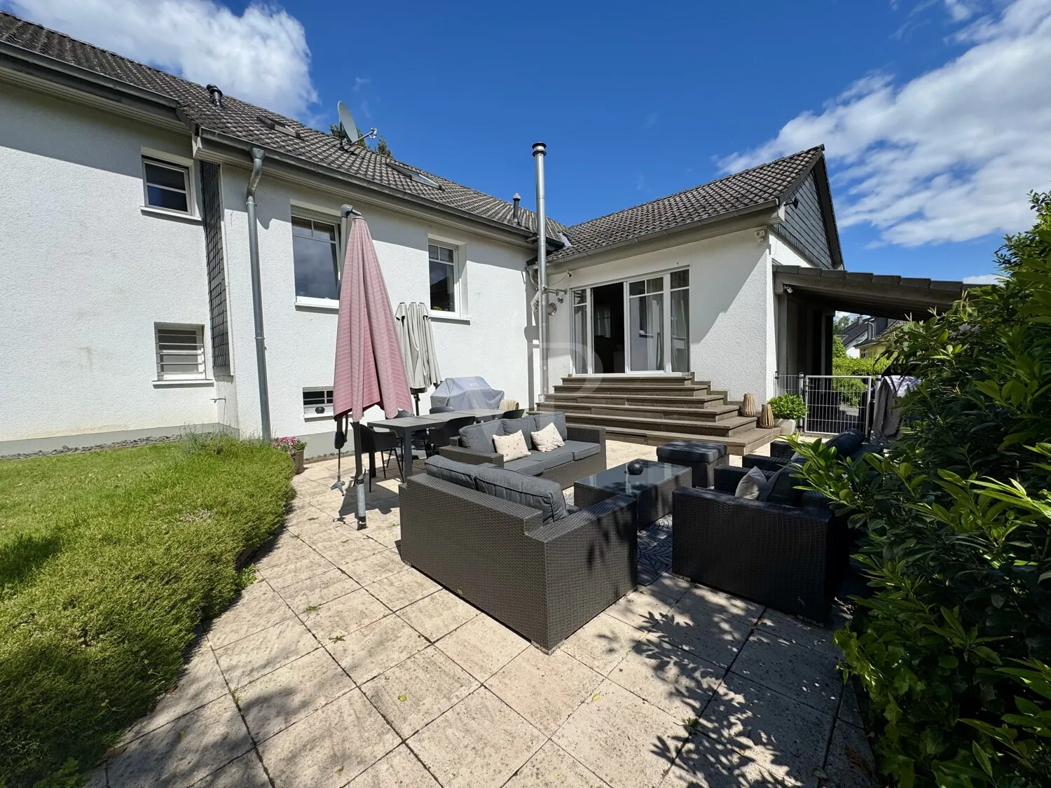 Modernes Einfamilienhaus mit Einliegerwohnung in begehrter Wohnlage von Wiehl
