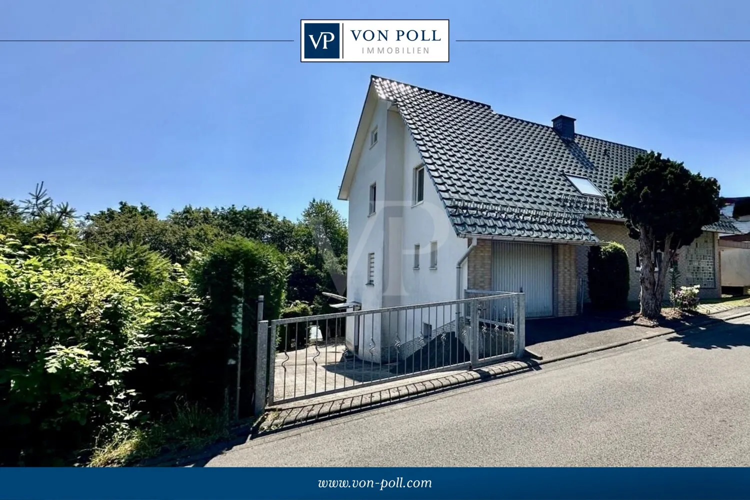 Zweifamilienhaus mit traumhaft großem Grundstück und Bauland in Klärung