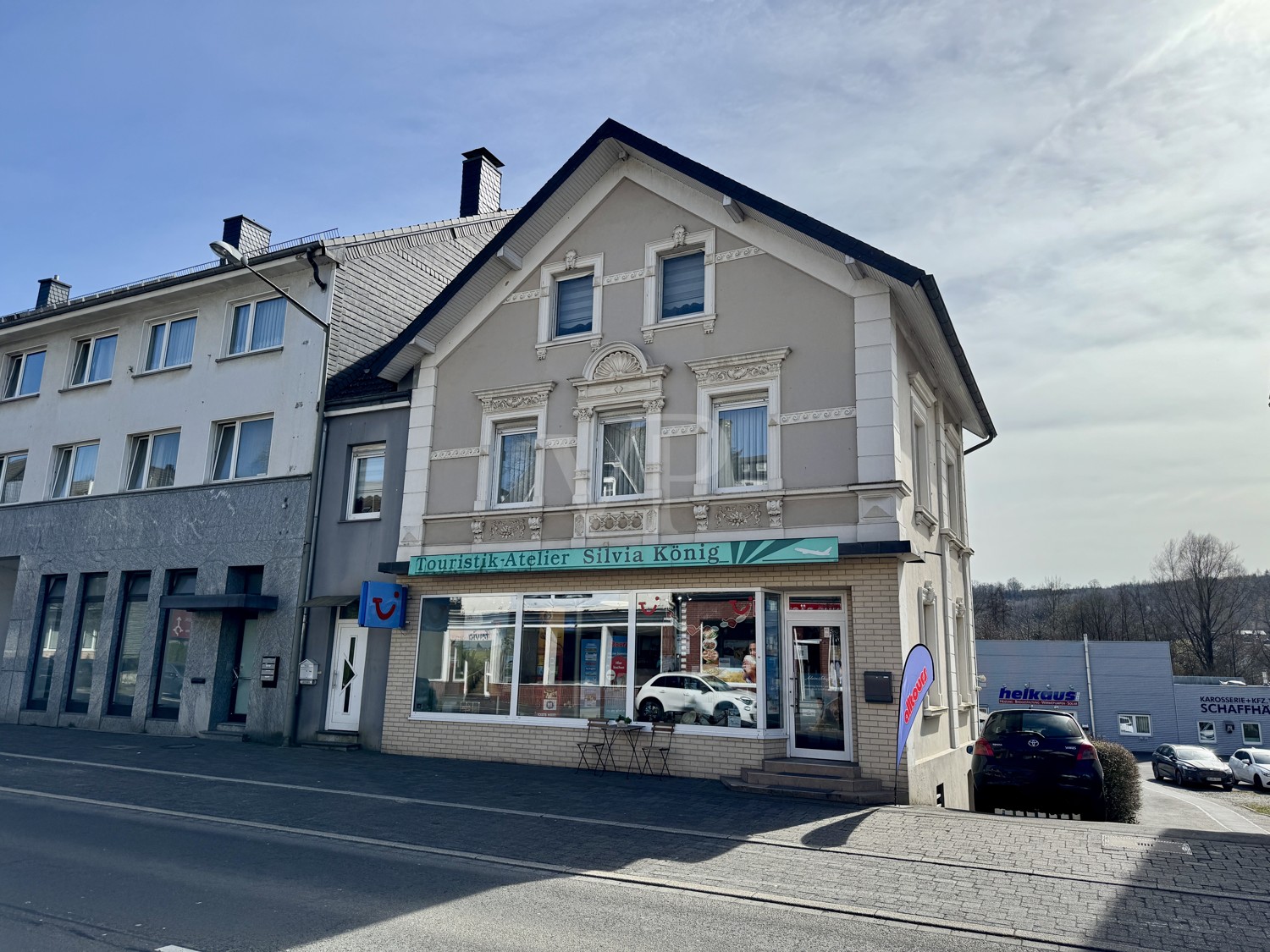 Gewerbeobjekt und Wohnhaus in zentraler Lage: Investitionsmöglichkeit mit Potenzial