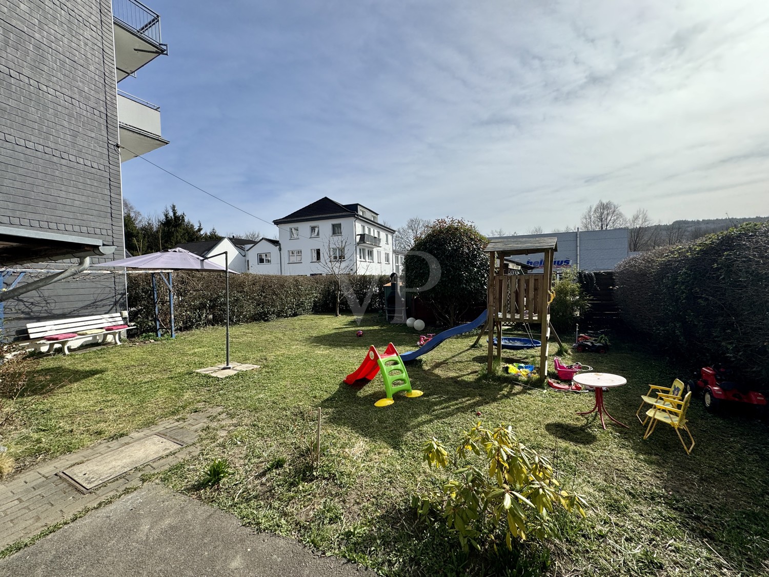 Gewerbeobjekt und Wohnhaus in zentraler Lage: Investitionsmöglichkeit mit Potenzial