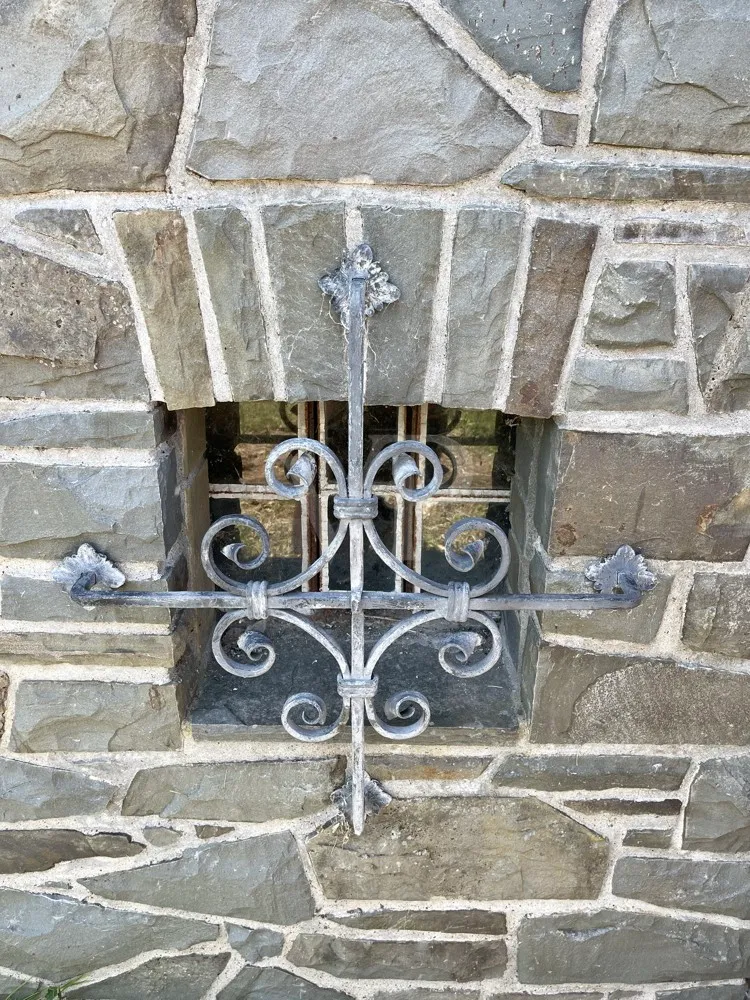 Casa a graticcio unica nel suo genere, tutelata come monumento storico, al confine con Wiehl