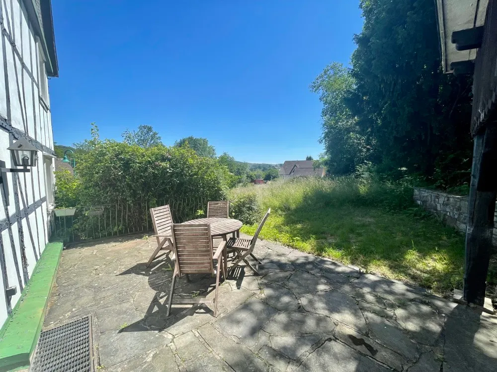 Casa a graticcio unica nel suo genere, tutelata come monumento storico, al confine con Wiehl