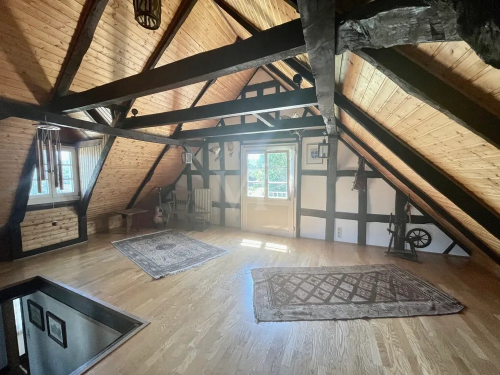 Casa a graticcio unica nel suo genere, tutelata come monumento storico, al confine con Wiehl