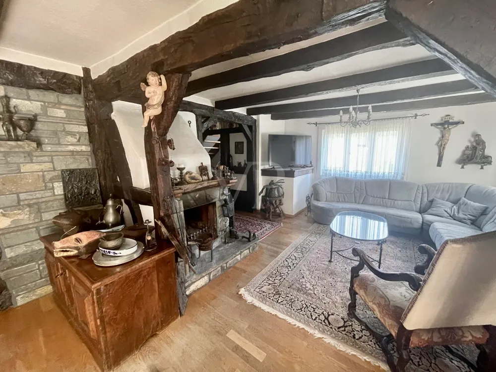 Casa a graticcio unica nel suo genere, tutelata come monumento storico, al confine con Wiehl