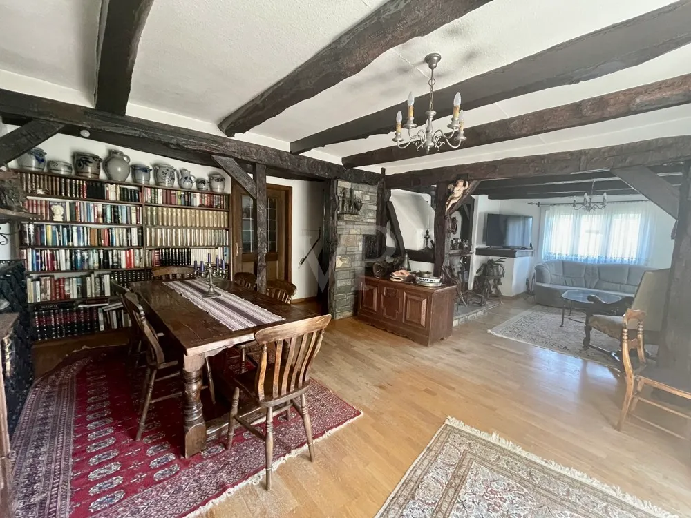 Casa a graticcio unica nel suo genere, tutelata come monumento storico, al confine con Wiehl