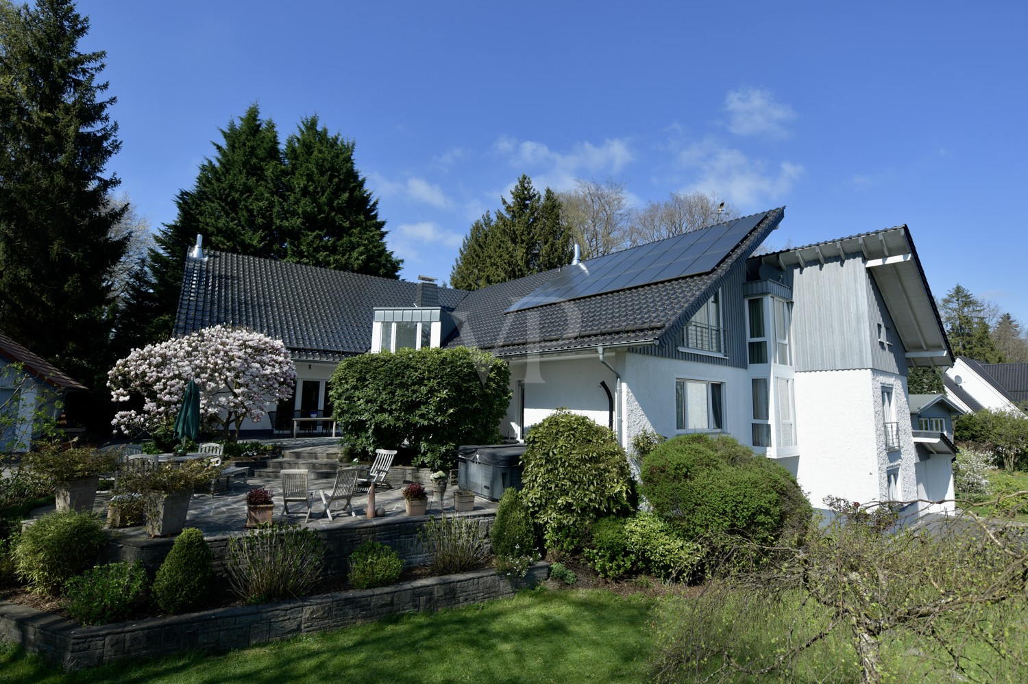 Traumhaftes Architektenhaus mit Einliegerwohnung/Homeoffice im Bergischen!