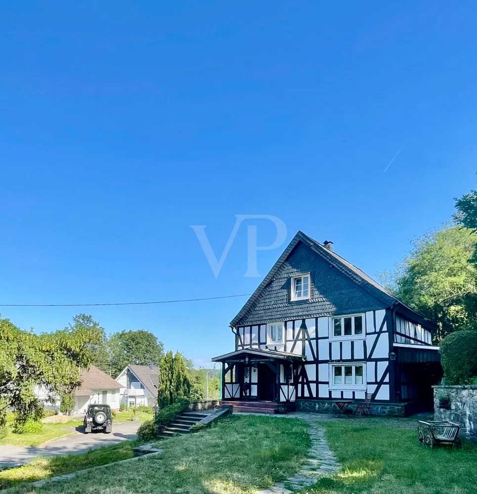 Casa a graticcio unica nel suo genere, tutelata come monumento storico, al confine con Wiehl