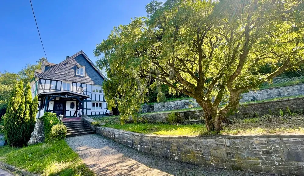 Einzigartiges denkmalgeschütztes Fachwerkhaus Grenze Wiehl