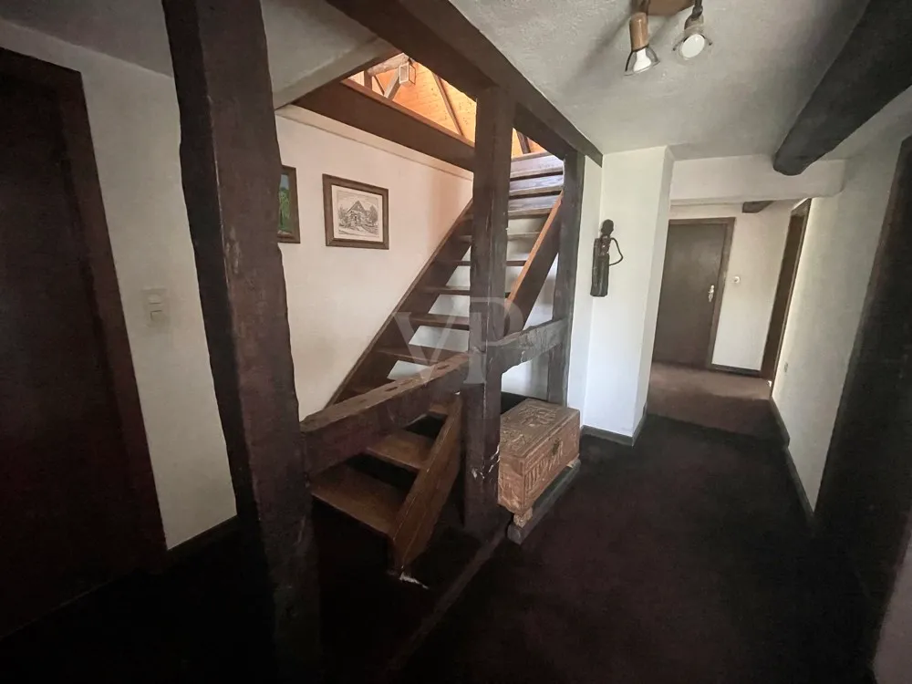 Casa a graticcio unica nel suo genere, tutelata come monumento storico, al confine con Wiehl