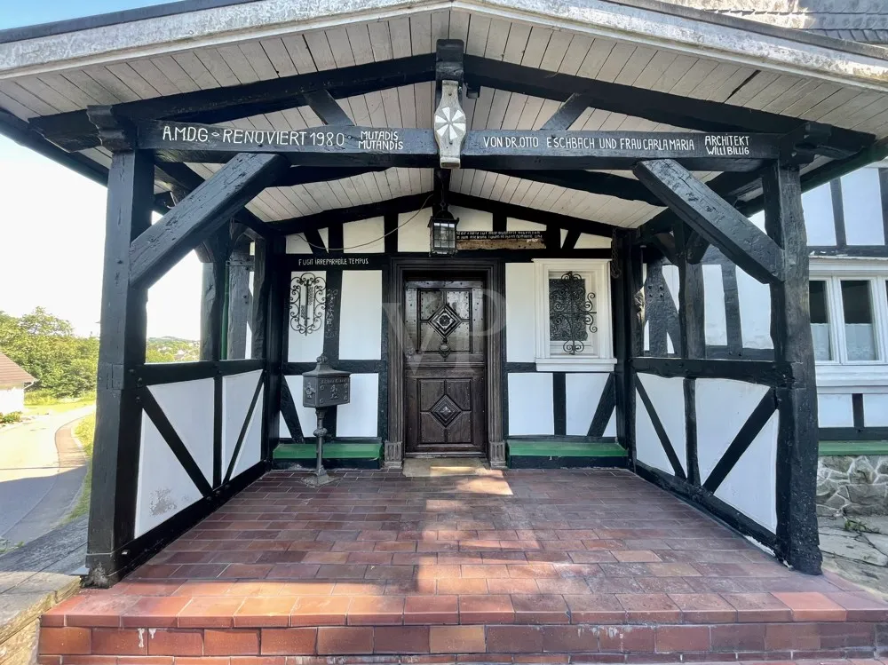 Casa a graticcio unica nel suo genere, tutelata come monumento storico, al confine con Wiehl