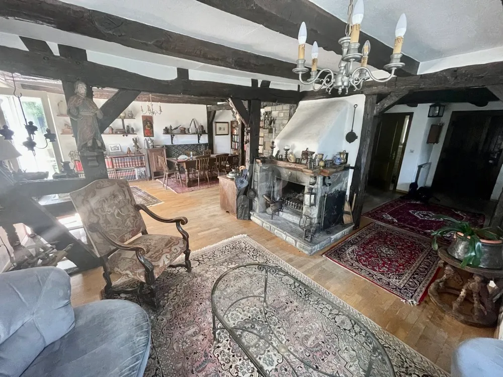 Casa a graticcio unica nel suo genere, tutelata come monumento storico, al confine con Wiehl