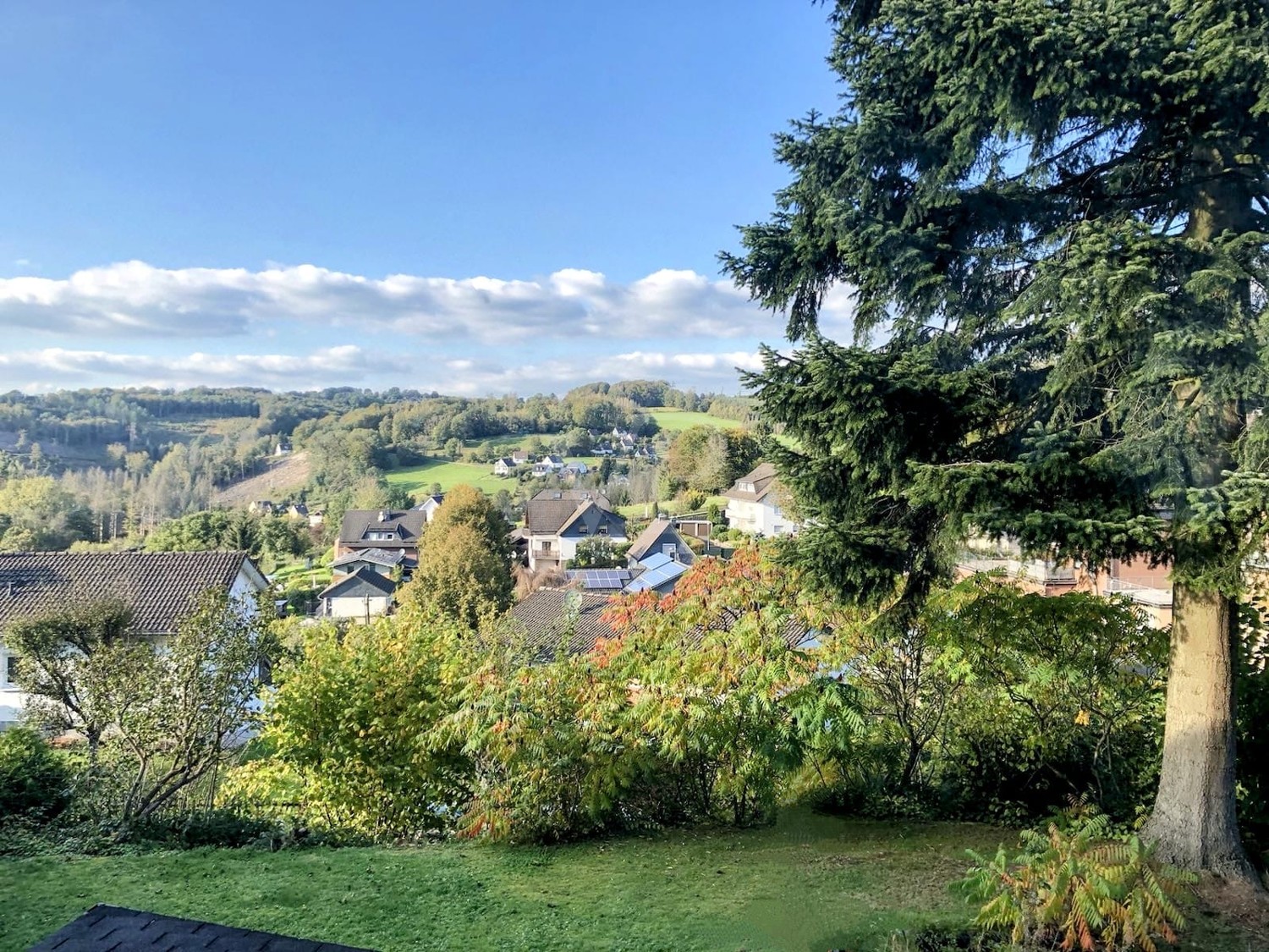 Einfamilienhaus mit Einliegerwohnung in bester Höhenlage!