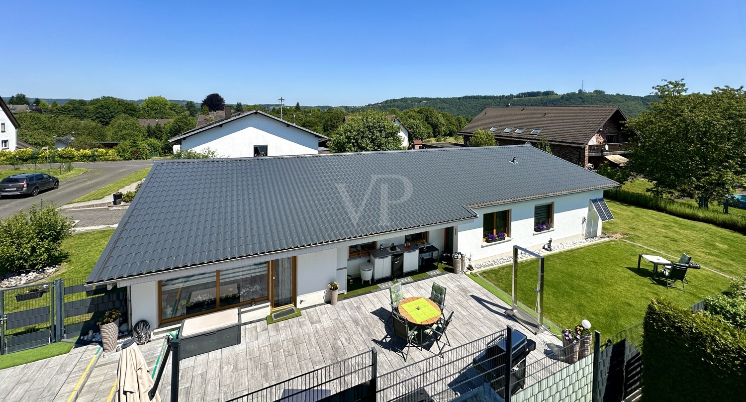 Traumhafter Bungalow mit großem Carport und Garage