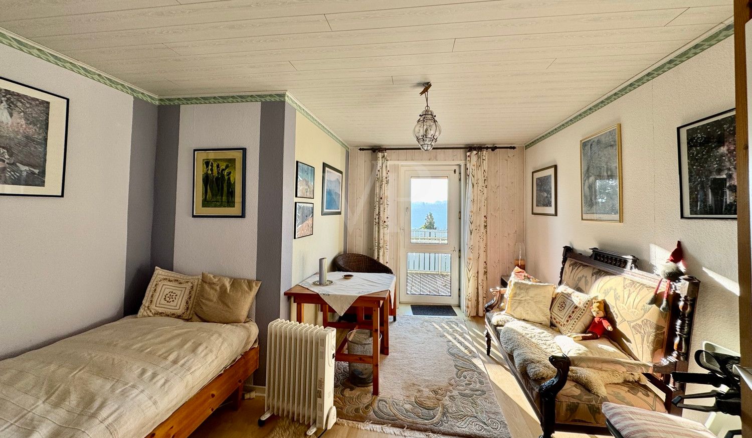 EG Zimmer mit Balkon