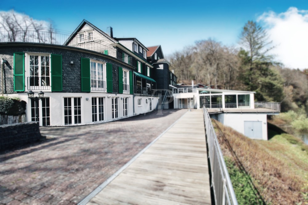 Historisches Hotelanwesen an der Wuppertalsperre