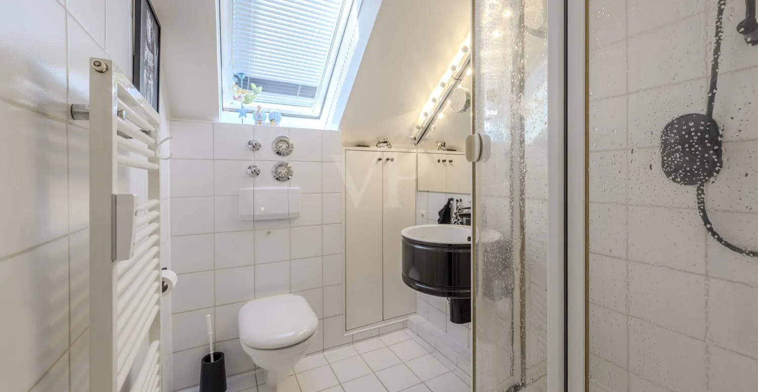 Badezimmer im Dachgeschoss