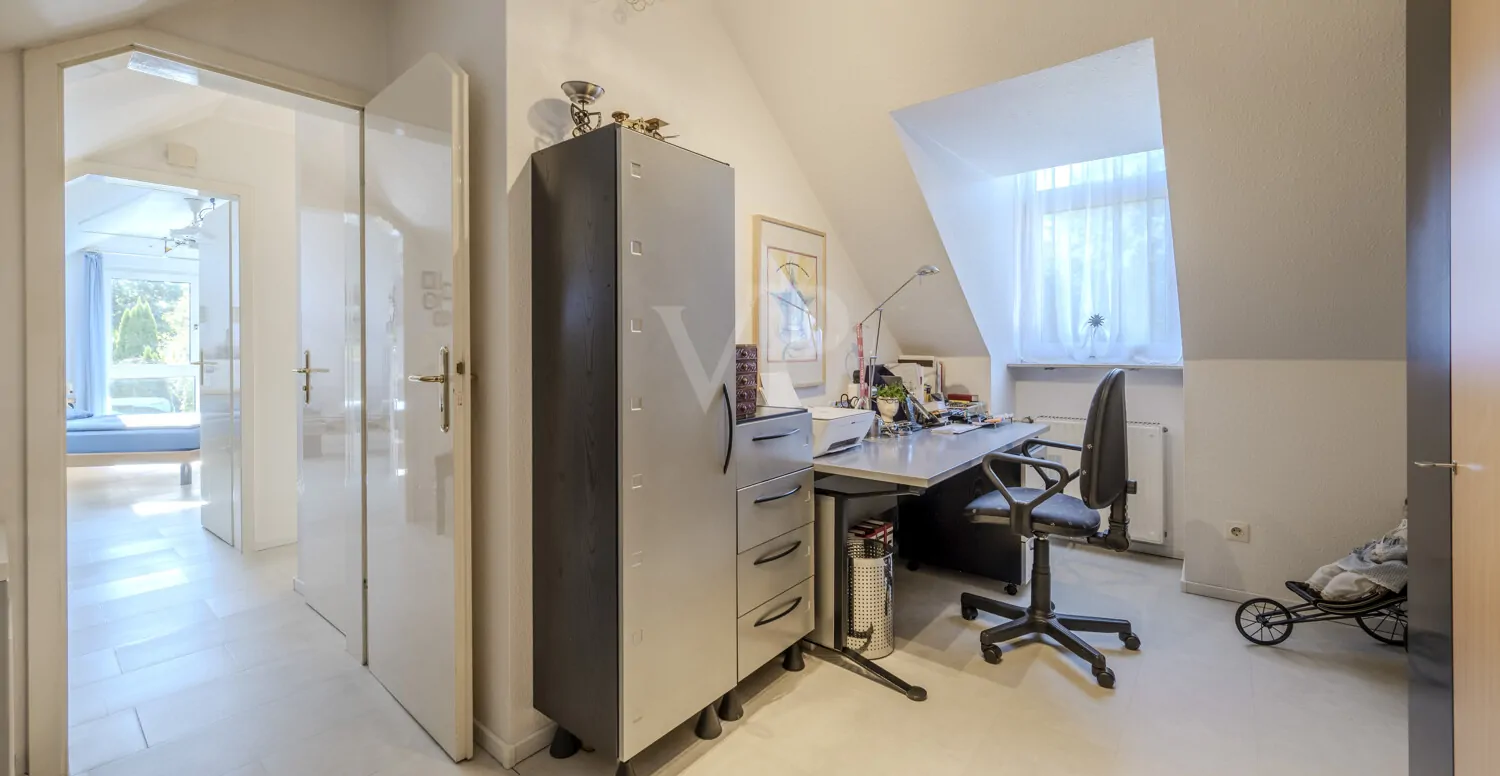 Arbeits-/Gästezimmer im Dachgeschoss