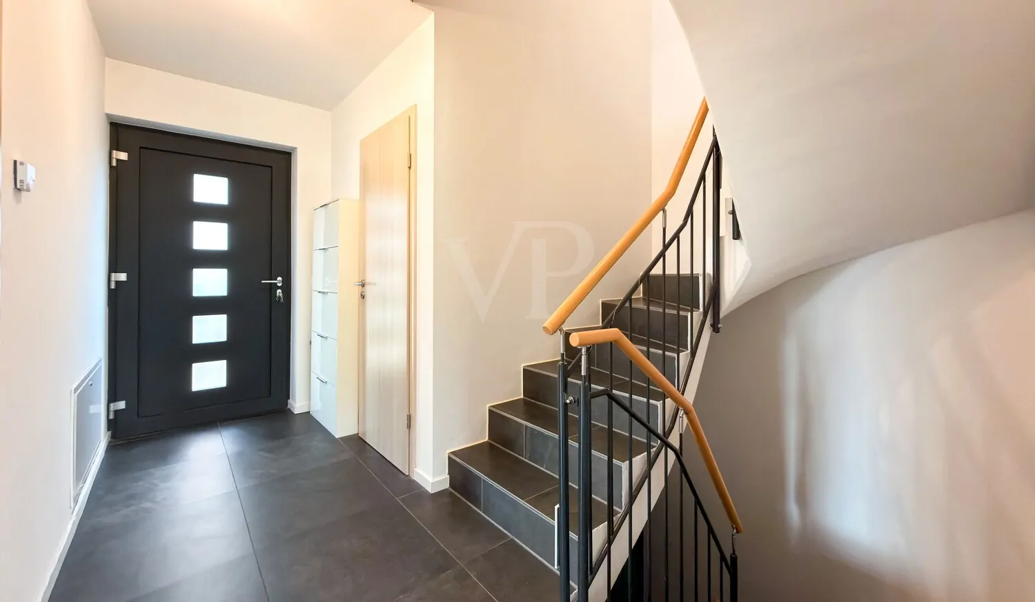 Flur/Treppenaufgang ins Obergeschoss