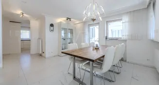 von_poll_real_estate_property_25079026_image_1