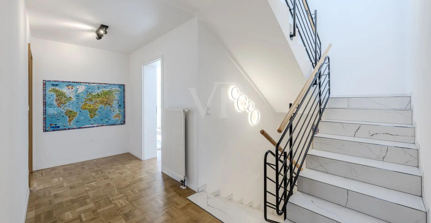 Treppenauf-, bzw. Abgang im 1. Obergeschoss