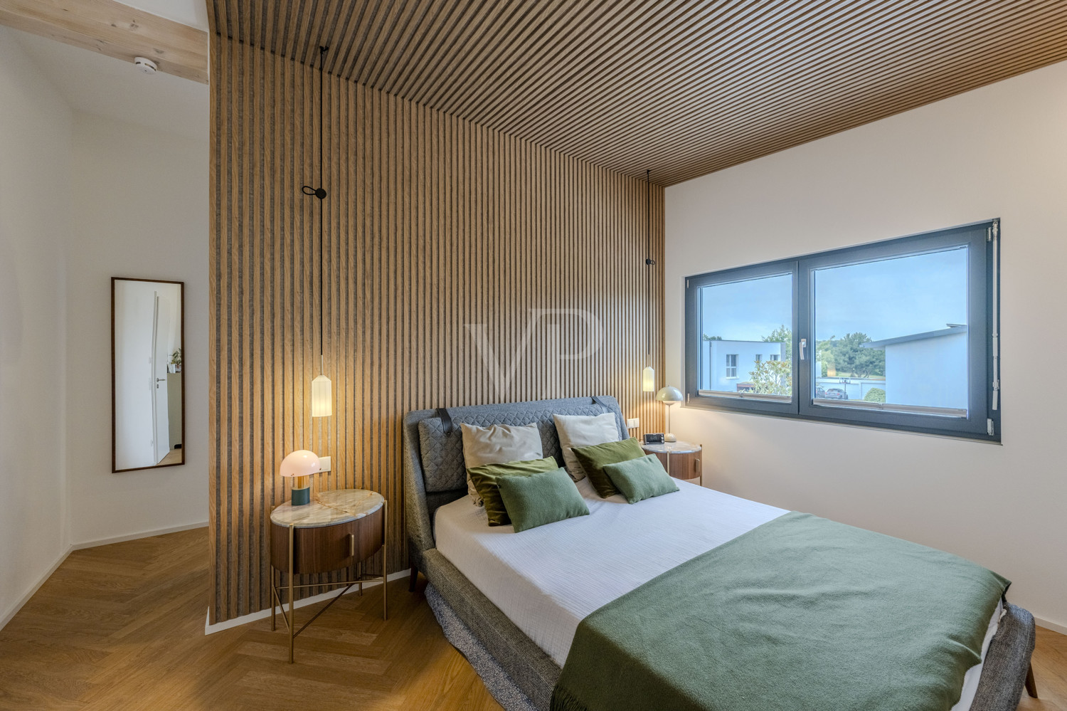 Schlafzimmer mit angrenzender Ankleide