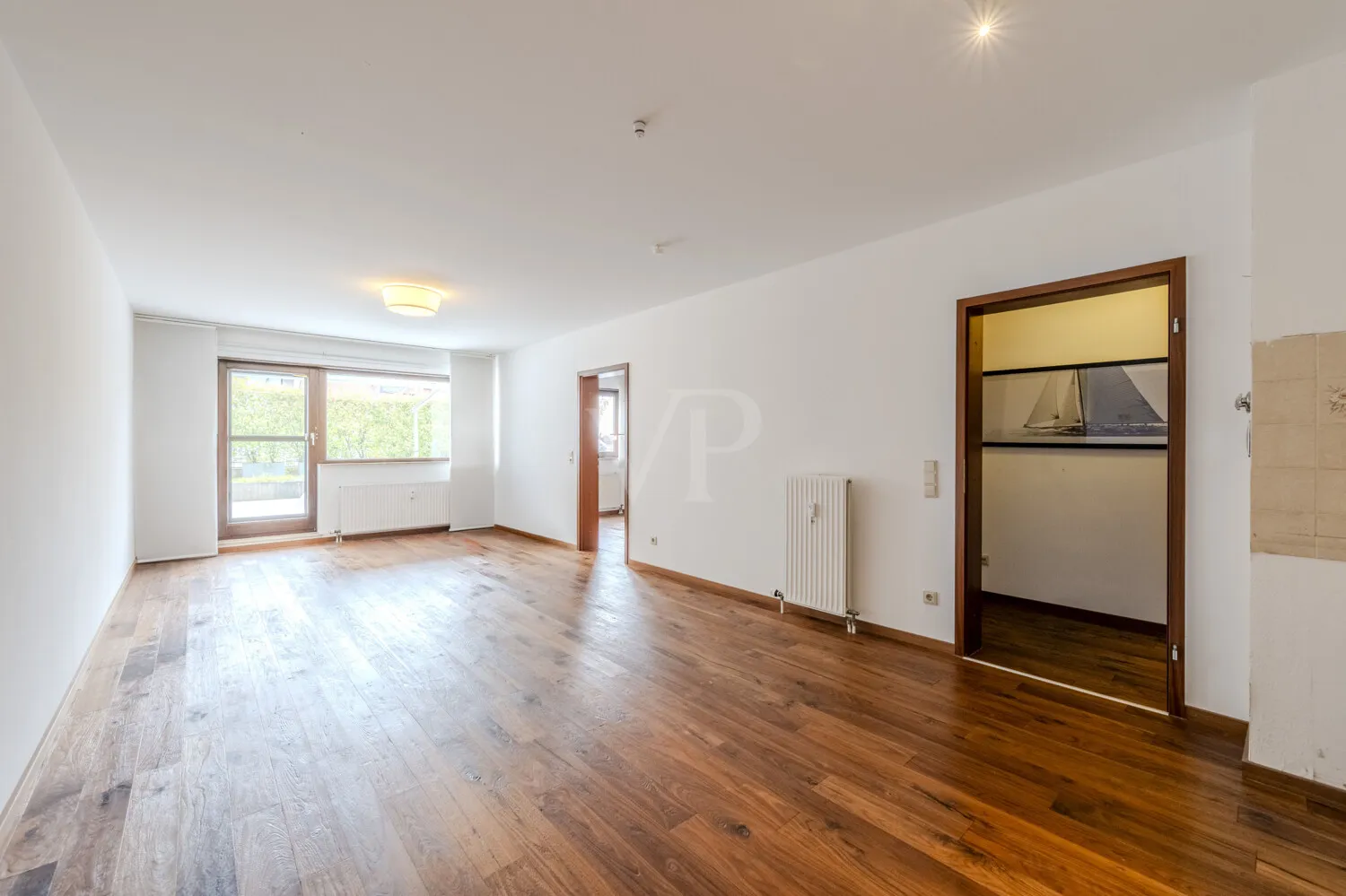 Modernisierte 2-Zimmer-Wohnung mit großer Südterrasse, Sauna, Whirlpool und Tiefgaragenstellplatz - Photo 1