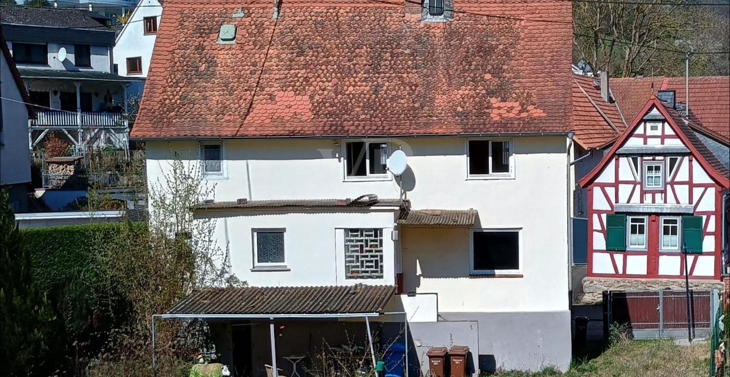Sanierungsbedürftiges Fachwerkhaus im Ortskern von Lorsbach